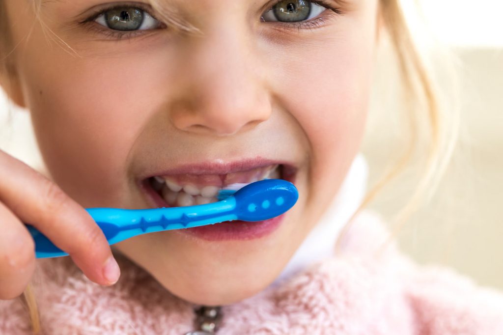 cuidado de los dientes de leche