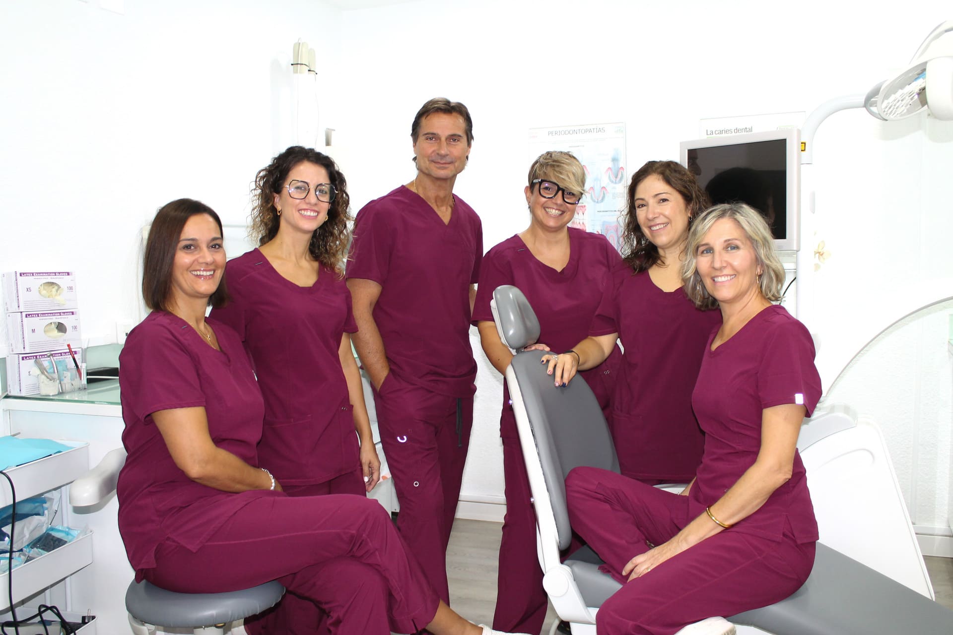 Contacta con Asistencia Dental Plus en Valencia